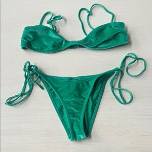 Triangl Velvet Bikkni
